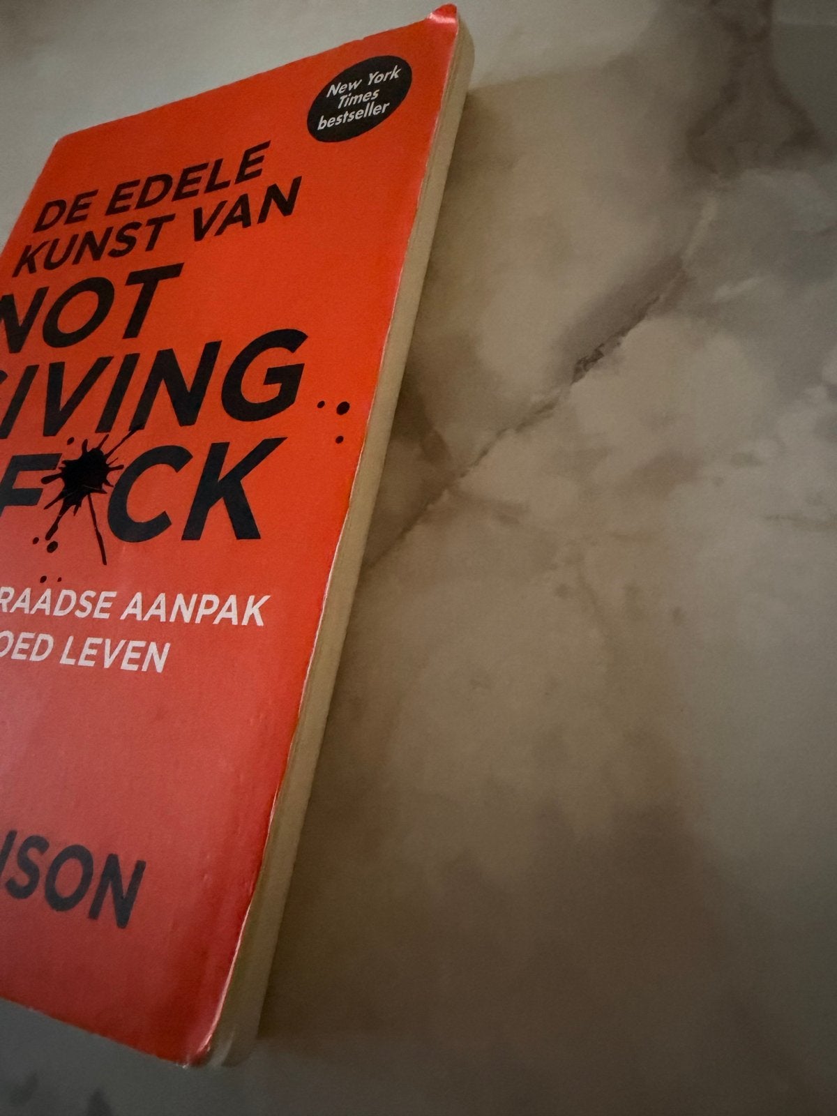De Edele Kunst van Not Giving a F*ck - Mark Manson, Boeken, Ophalen of Verzenden, Gelezen