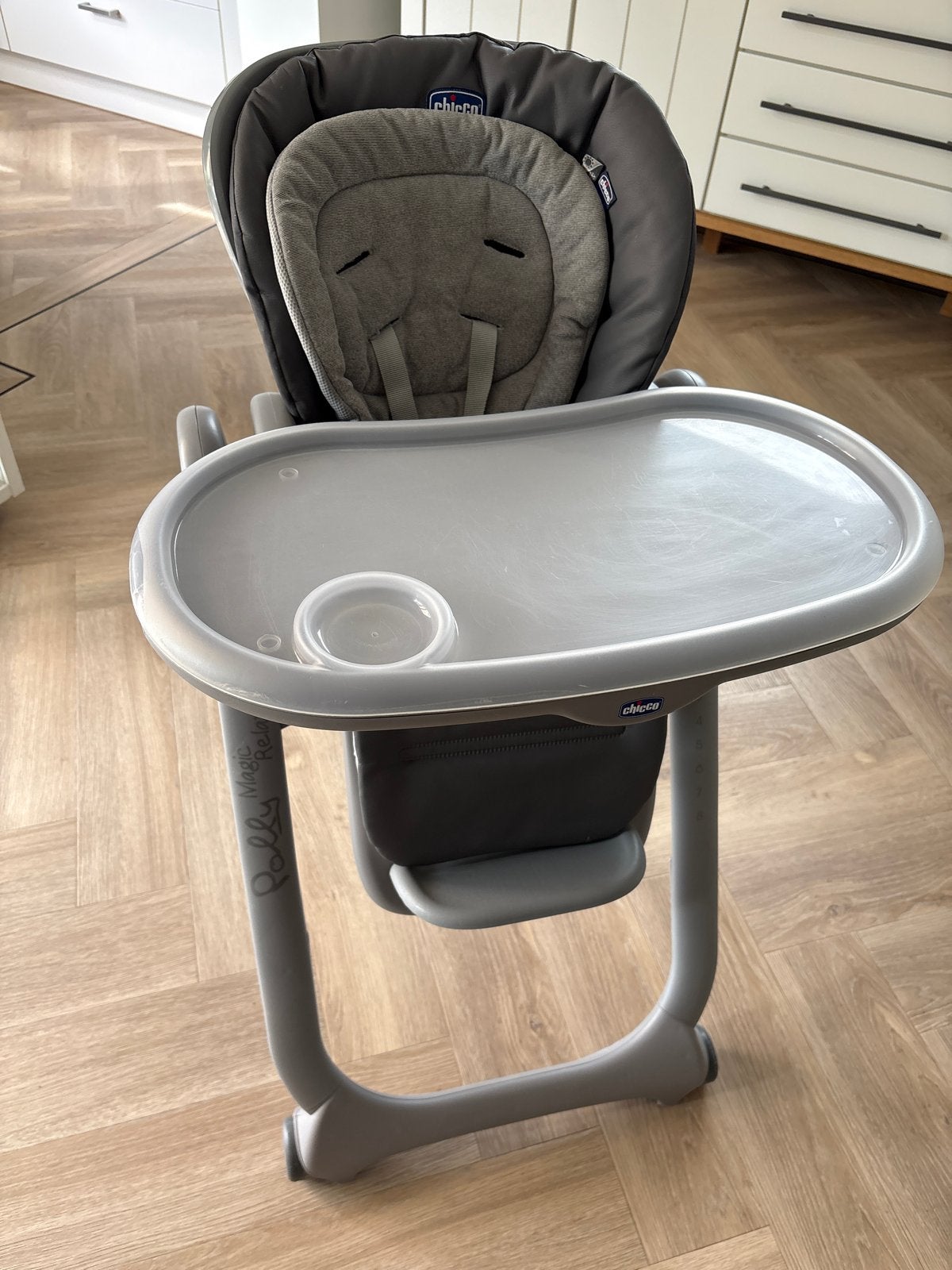 Chicco Polly Magic Relax kinderstoel - Zo goed als nieuw, Ophalen of Verzenden, Zo goed als nieuw, Overige typen, Afneembaar eetblad
