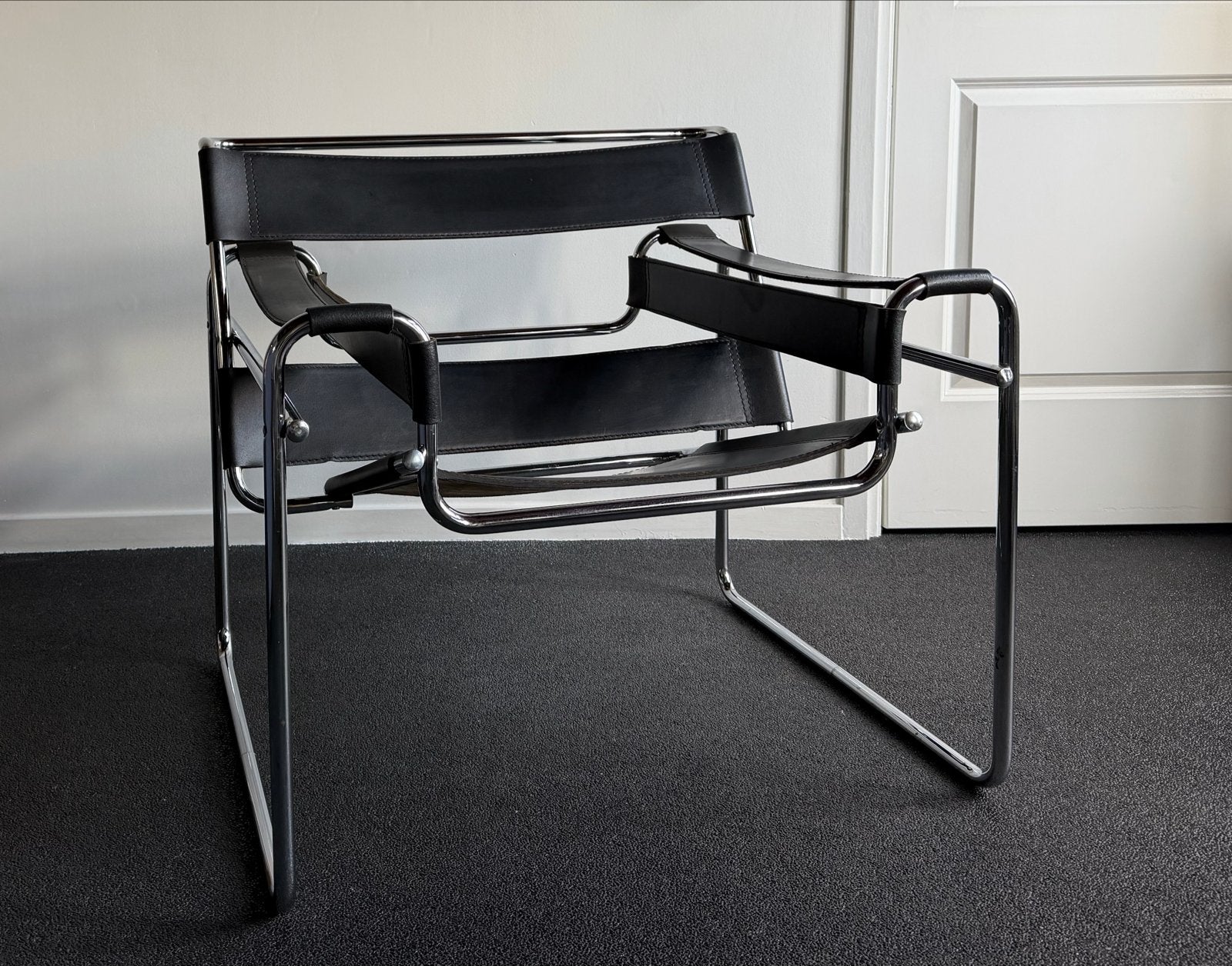 Wassily B3-stoel Marcel Breuer (REPLICA) zwart leer & chroom