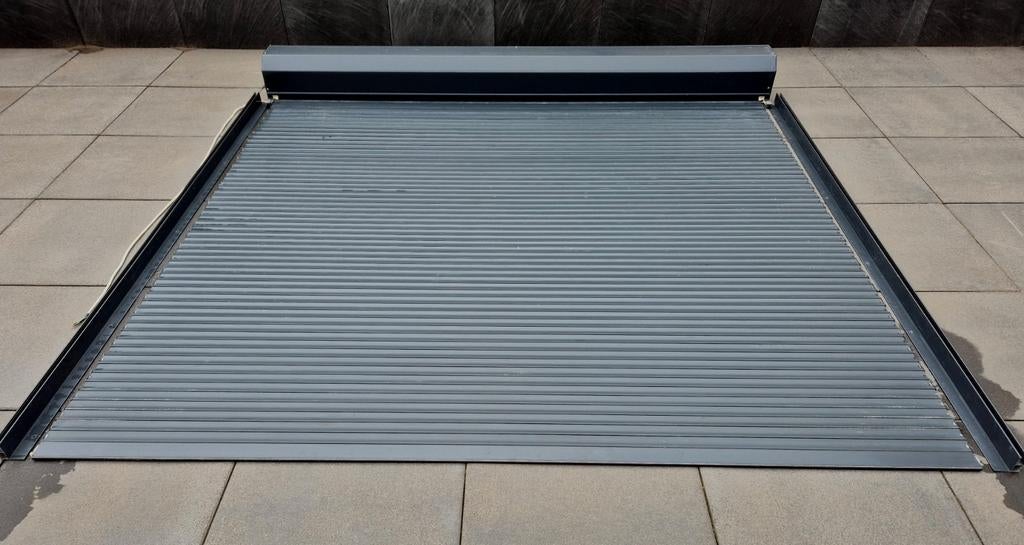 Groot rolluik
met twee afstandsbediening !, Gebruikt, 200 cm of meer, Ophalen of Verzenden, 200 cm of meer