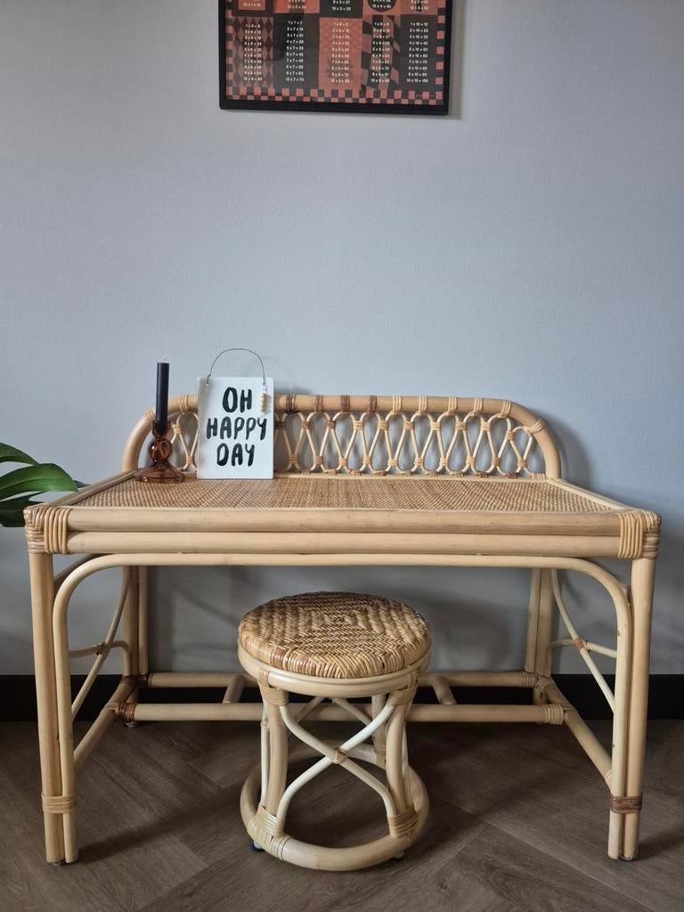 Rotan kinderbureau met krukje, Huis en Inrichting, Bureaus, Ophalen