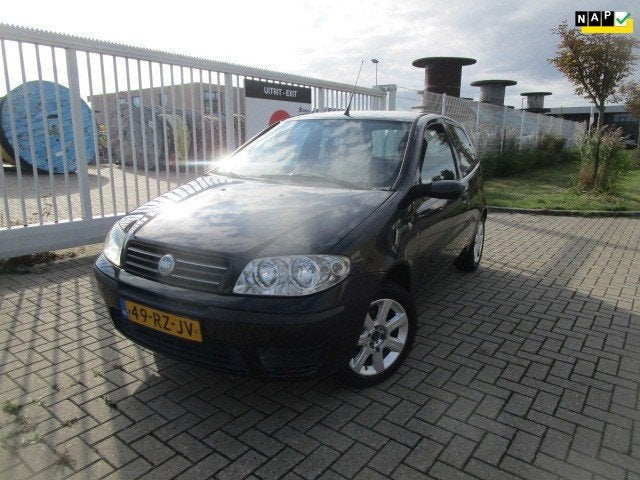 Fiat Punto 1.2 Dynamic, Voorwielaandrijving, 4 cilinders, Zwart, Origineel Nederlands
