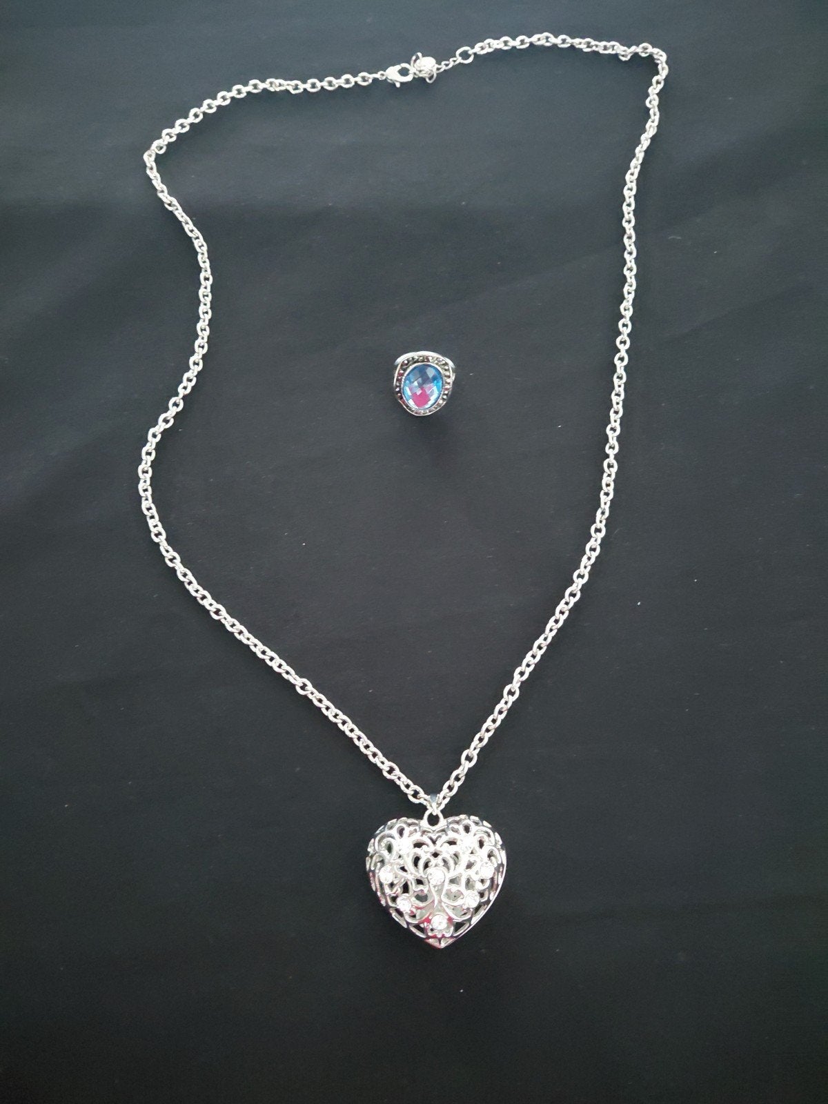 Ketting zilverkleurig met hart hanger en ring Nieuw, Sieraden, Tassen en Uiterlijk, Ophalen, Nieuw, Met hanger, Zilver