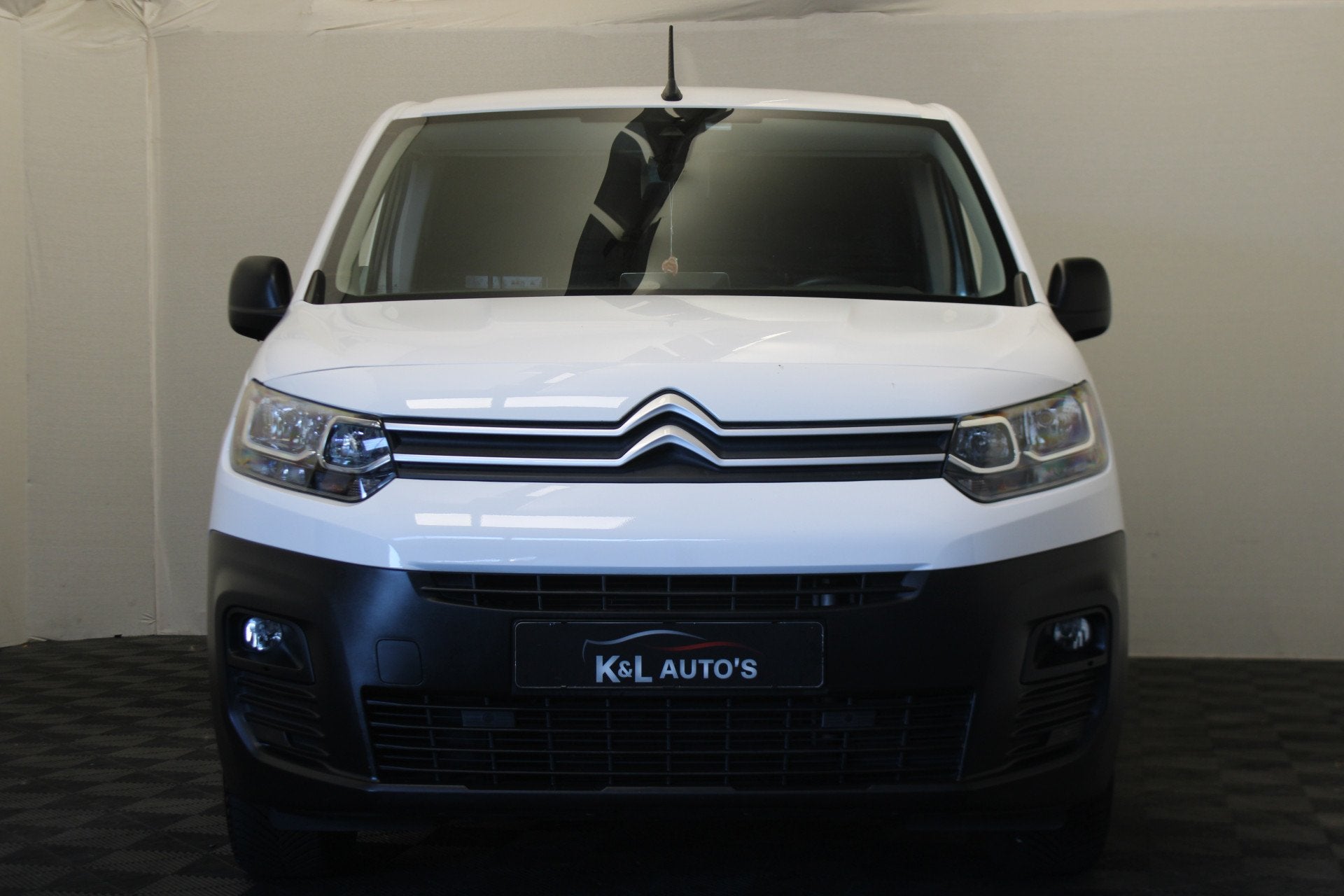 Citroën Berlingo 1.2 PureTech Live |Camera|Navi| (bj 2020), Auto's, Bestelauto's, Voorwielaandrijving, Stof, Gebruikt, Zwart