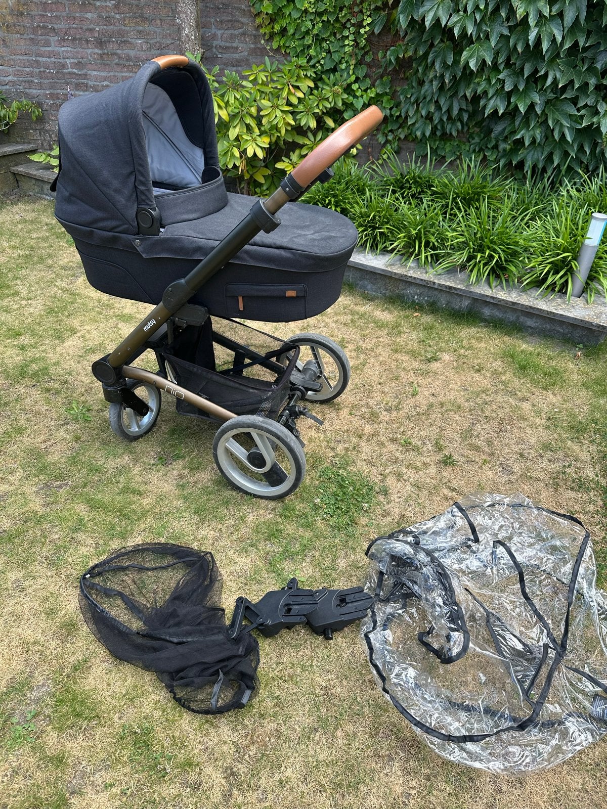 Mutsy Nio Kinderwagen met reiswieg, zitje en accessoires, Ophalen, Gebruikt, Combiwagen, Met reiswieg