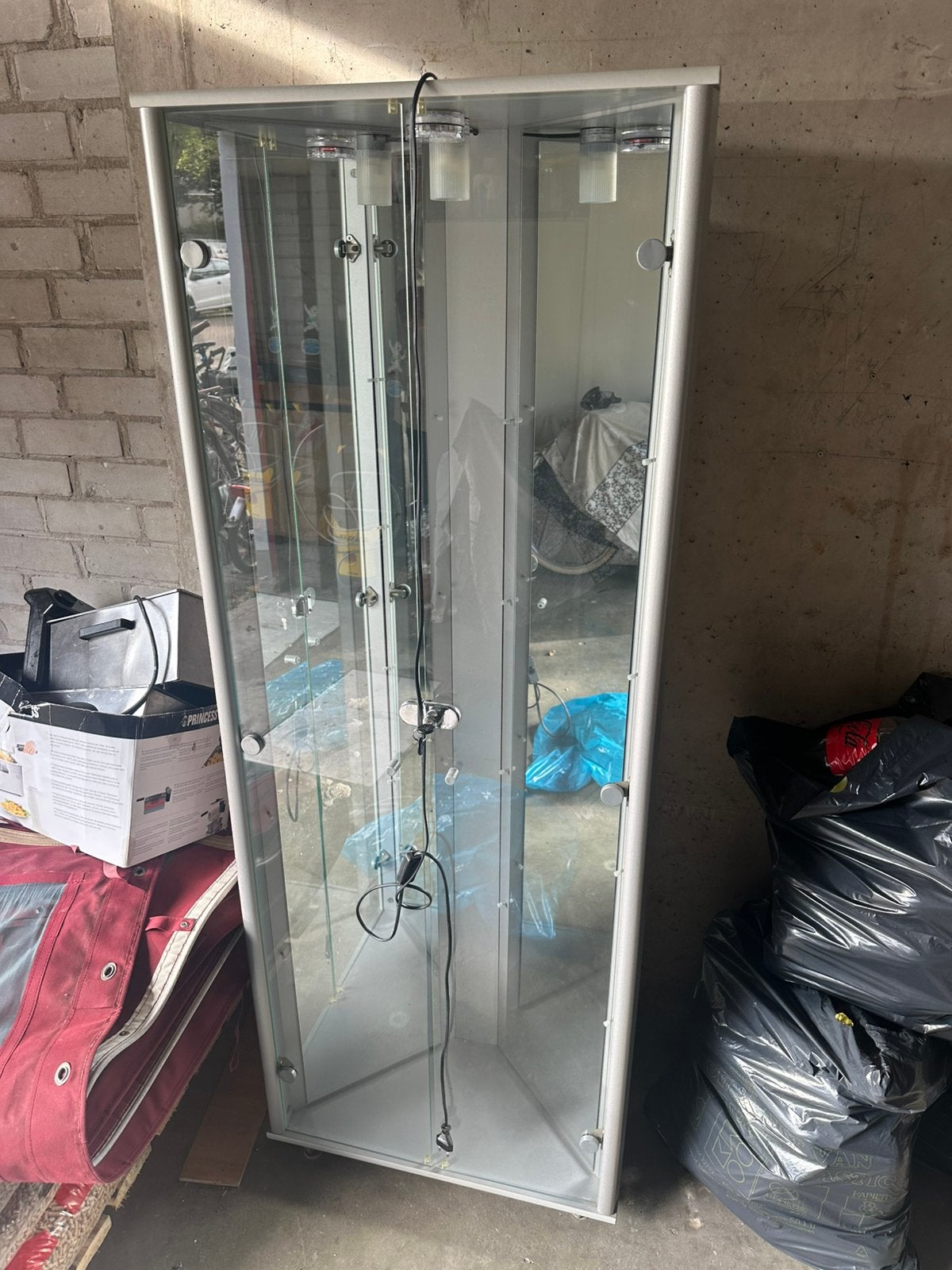 Hoek vitrinekast, Ophalen, 50 tot 100 cm, Zo goed als nieuw, 150 tot 200 cm