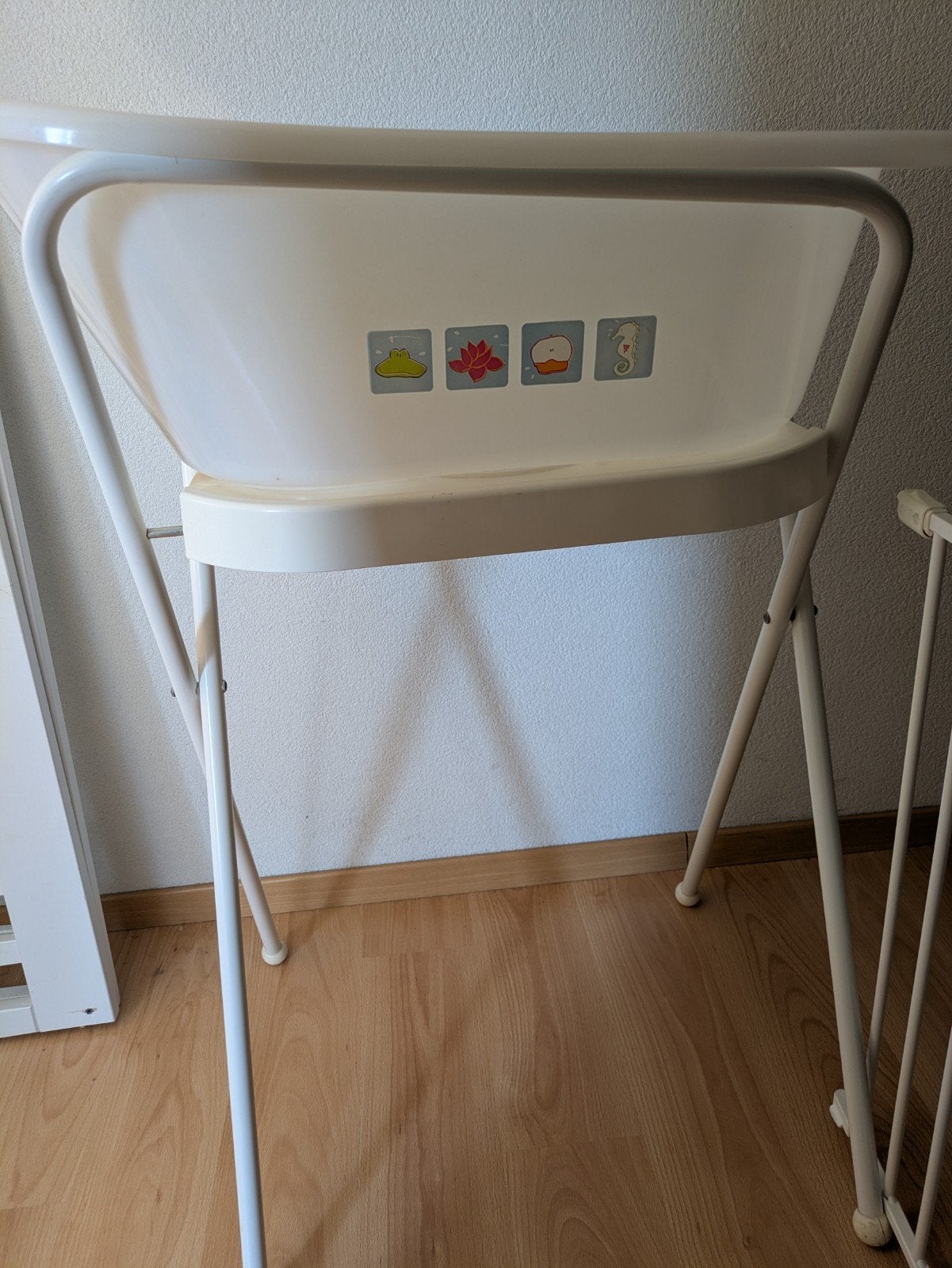 Babybadje met standaard, Ophalen