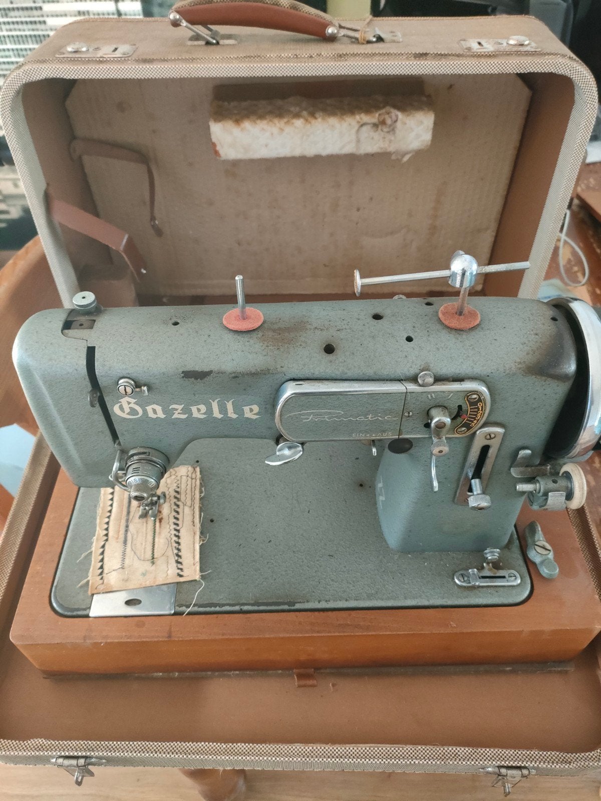 Vintage Gazelle Klasse 35 Super Naaimachine met Koffer, Hobby en Vrije tijd, Naaimachines en Toebehoren, Ophalen, Gebruikt, Naaimachine