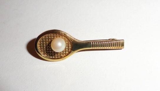Broche speld Tennis racket goud kleurig parel, Overige materialen, Verzenden, Minder dan 4 cm, Zo goed als nieuw