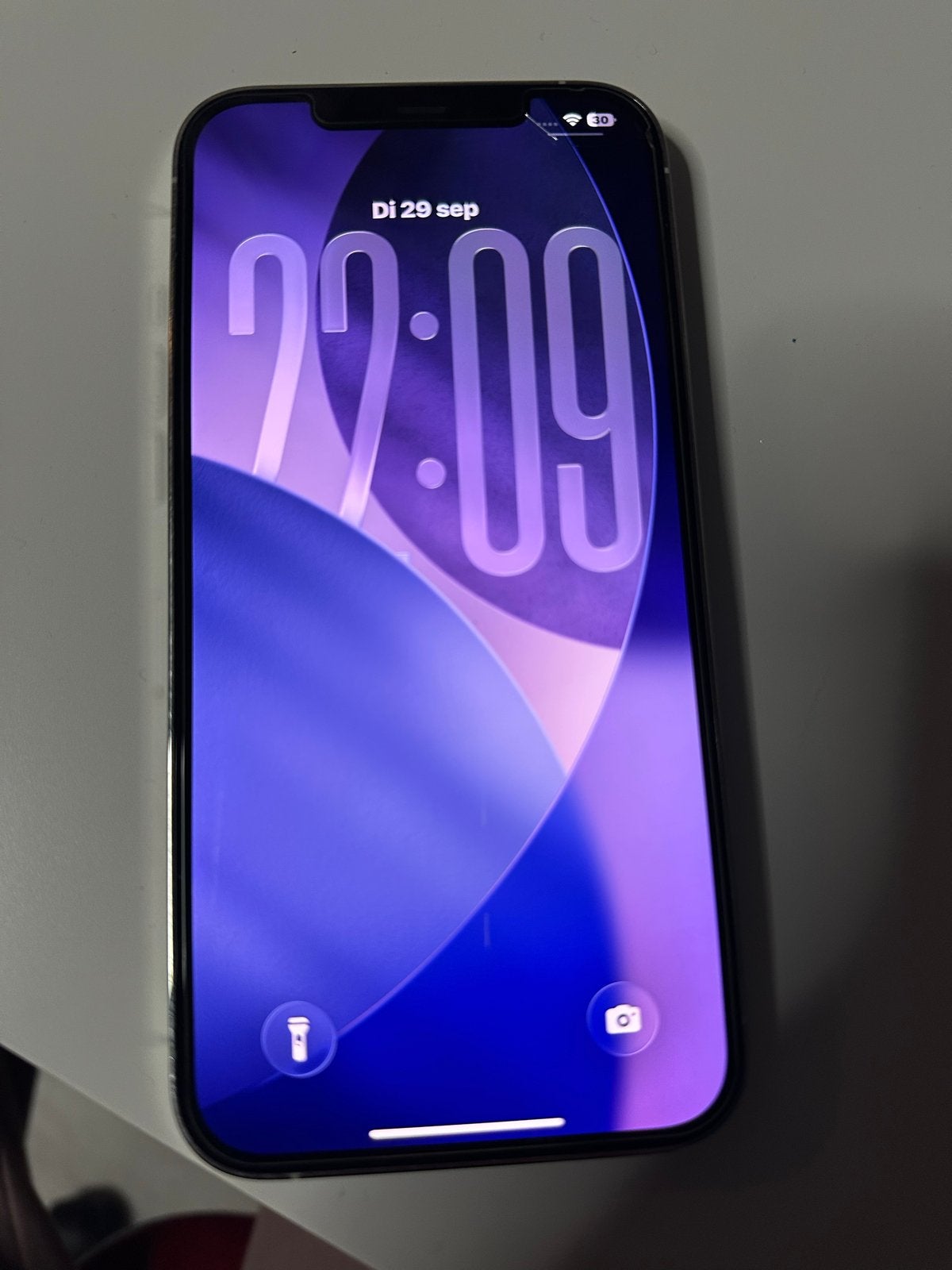 Foto 2 van iPhone 12 Pro Max 128GB Zilver/goud - Zo goed als nieuw