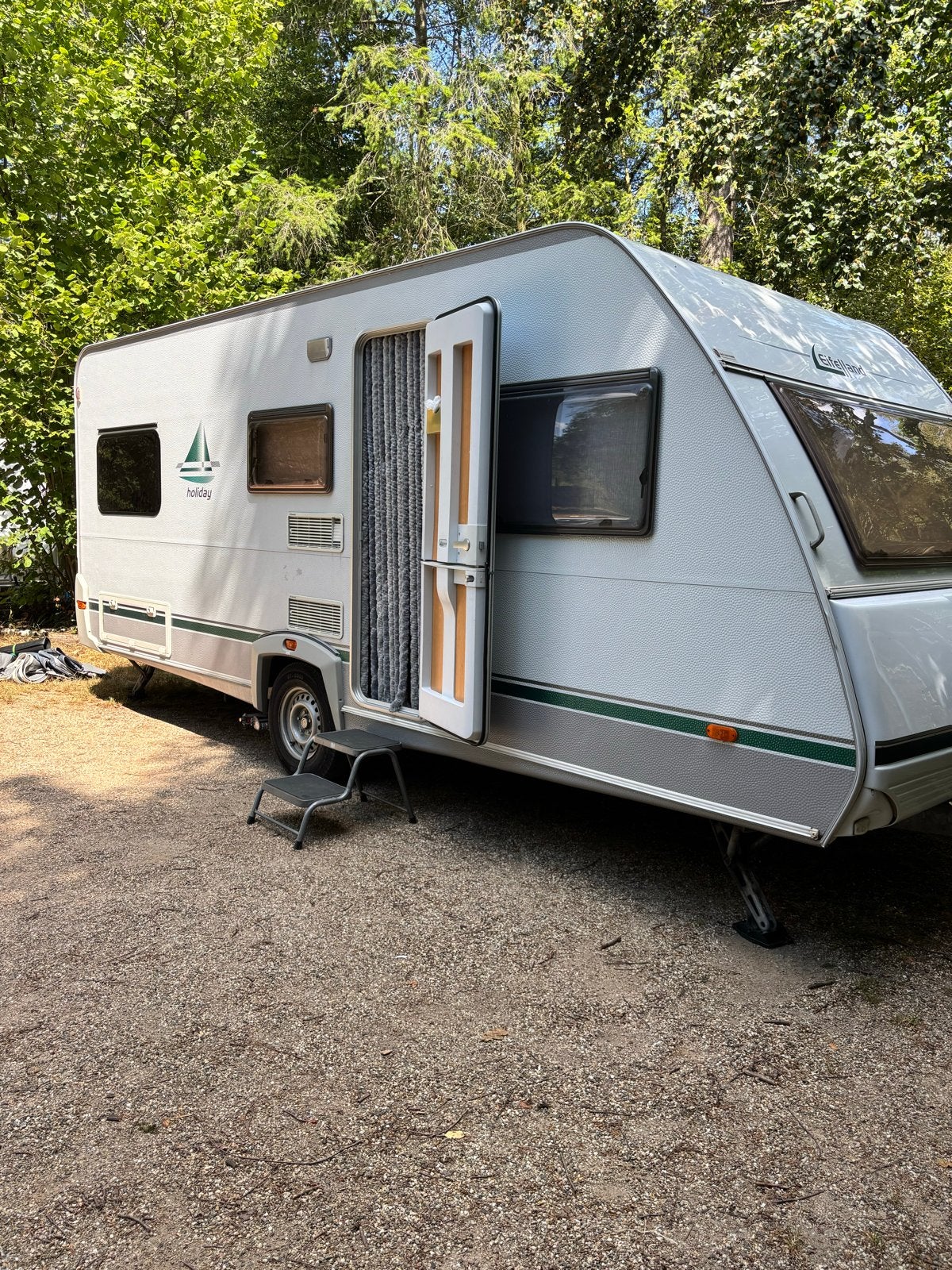 Eifelland Holiday Caravan met Mover en Voortent en luifel, Rondzit, Mover, 5 tot 6 meter, Tot en met 5