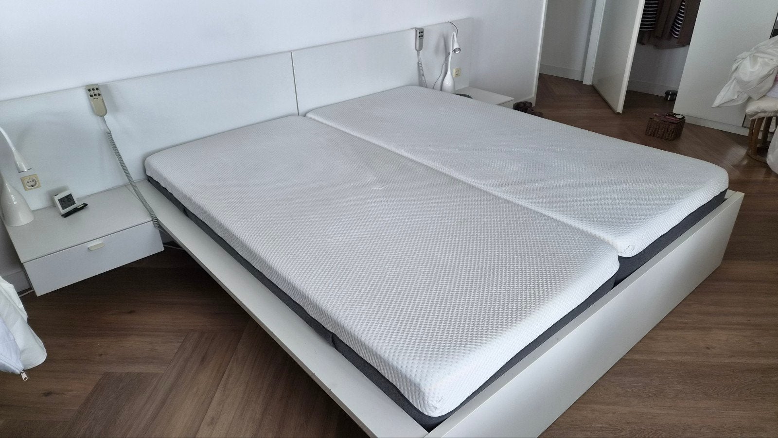 Tweepersoonsbed met elektrisch verstelbare lattenbodems, Ophalen, Wit, Tweepersoons, 180 cm