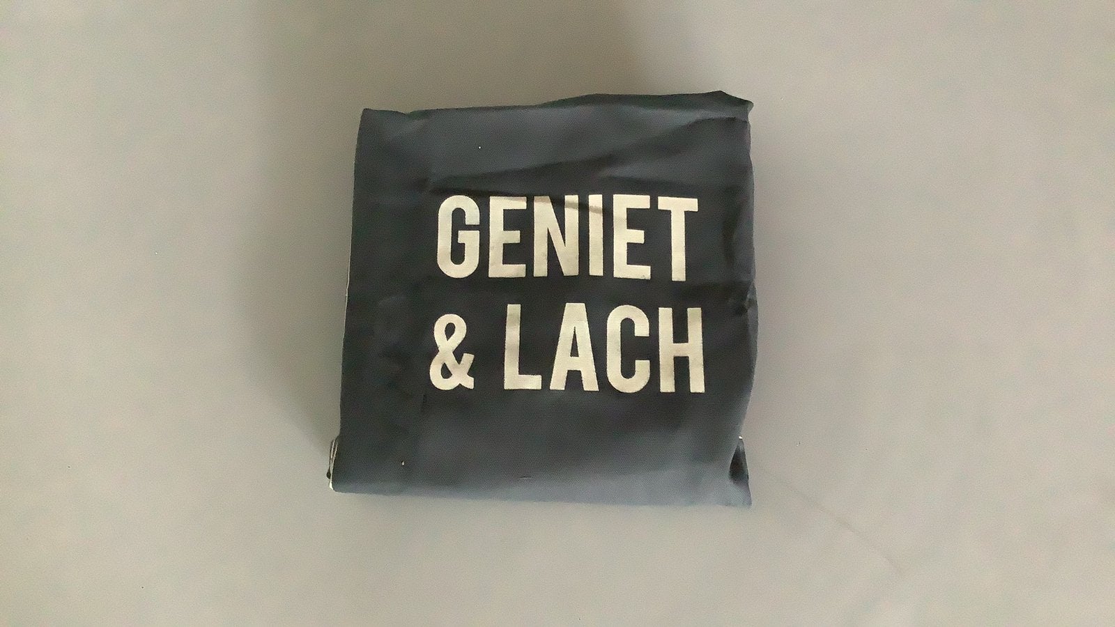 Schort Geniet en Lach van Zusss, Huis en Inrichting, Keuken | Textiel, Nieuw, Schort, Grijs, Katoen, Zusss, Ophalen of Verzenden