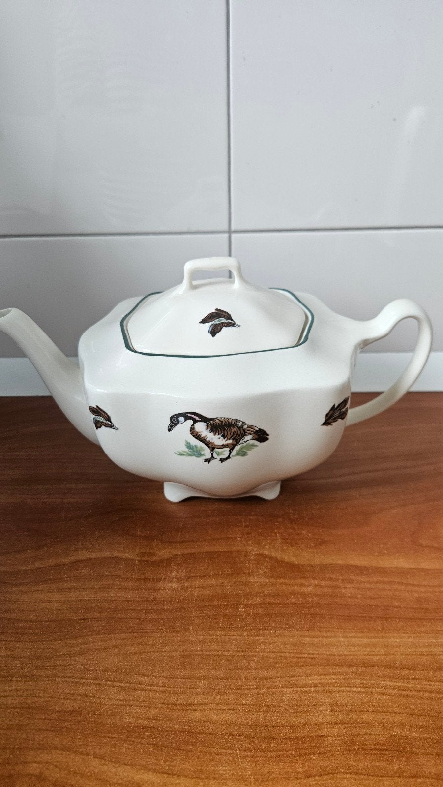 Vintage Johnson Bros The Friendly Village Theepot, Antiek en Kunst, Ophalen