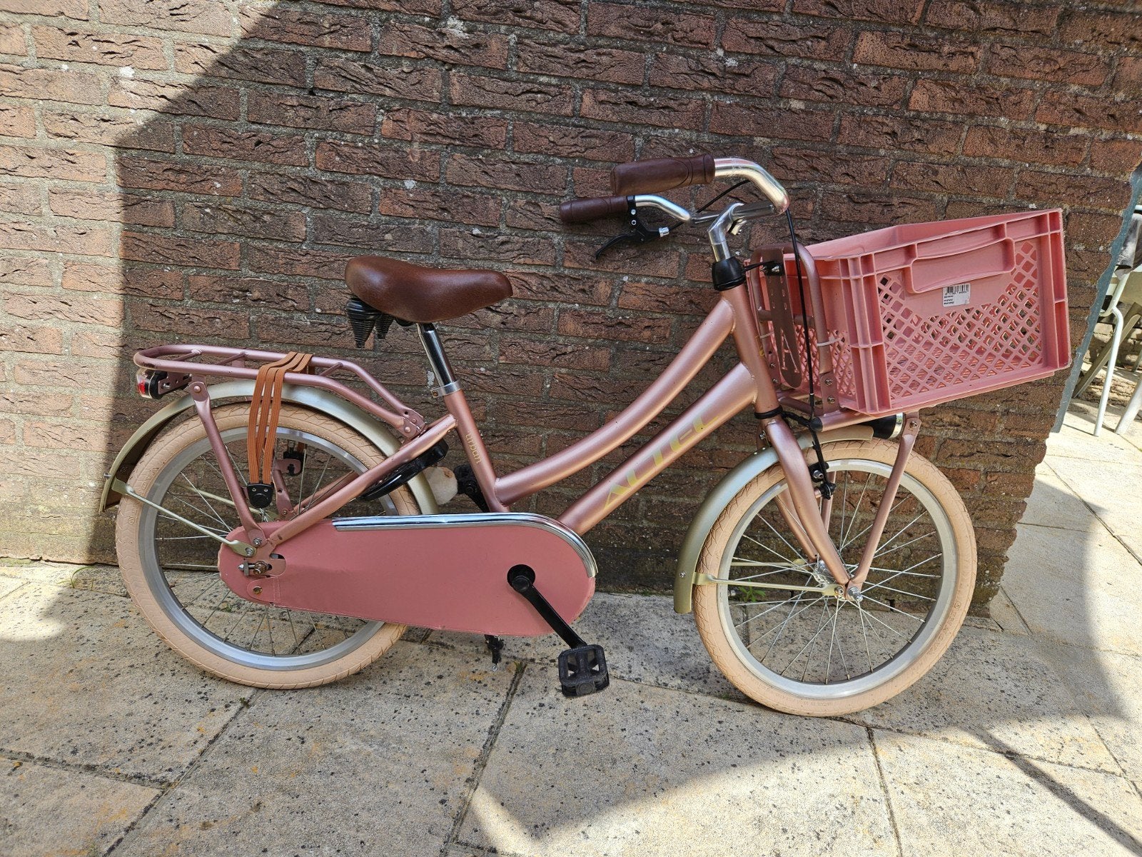 Roze kinderfiets met mandje, Ophalen, Terugtraprem, Onbekend, 20 inch