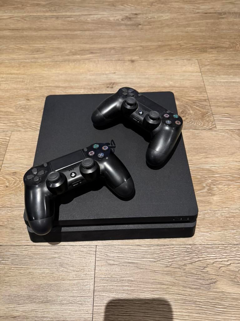 Playstation 4, Spelcomputers en Games, Ophalen, Zo goed als nieuw, Met 2 controllers, Original