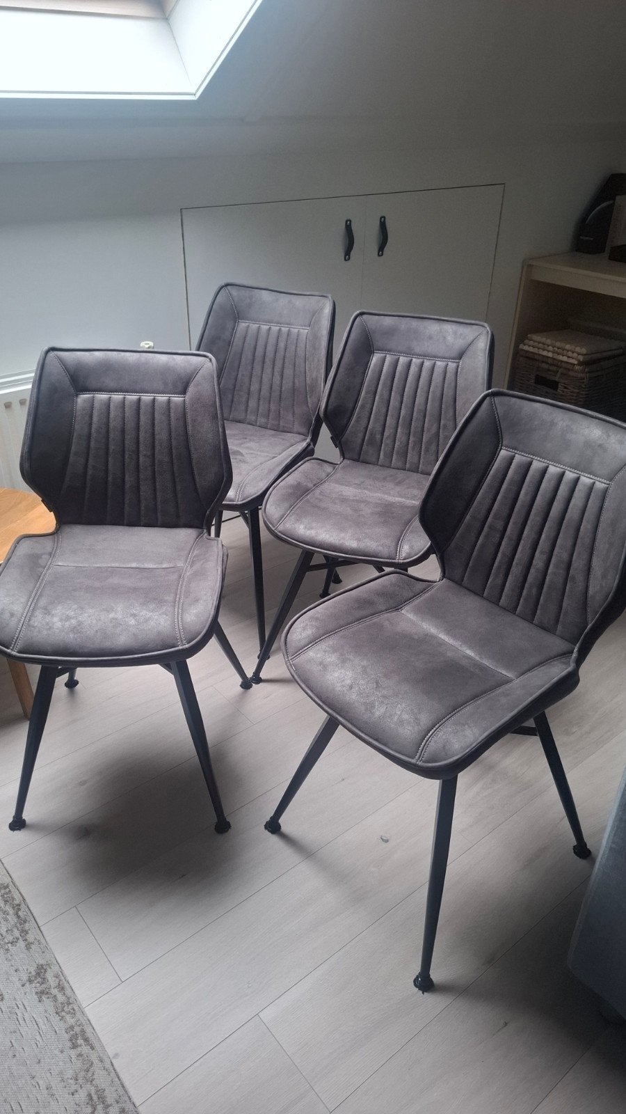 4 eetkamerstoelen, Ophalen, Zo goed als nieuw, Grijs, Vier