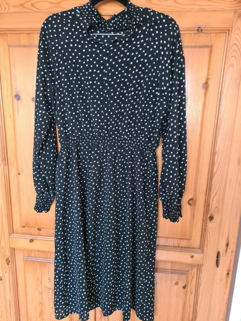 Zwarte jurk met witte stippen, Kleding | Dames, Jurken, Maat 38/40 (M), Madness, Zwart, Ophalen of Verzenden