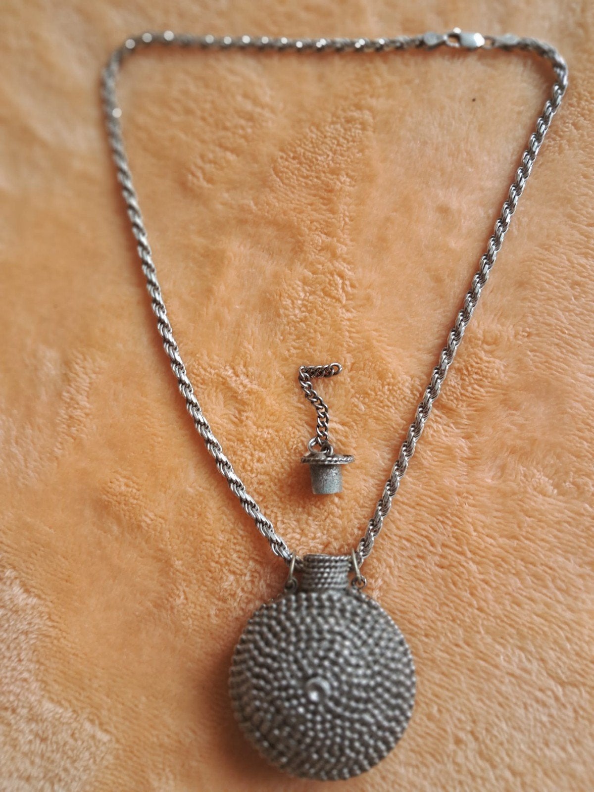 Zilveren ketting met flesje, Met hanger, Gebruikt, Ophalen of Verzenden, Zilver