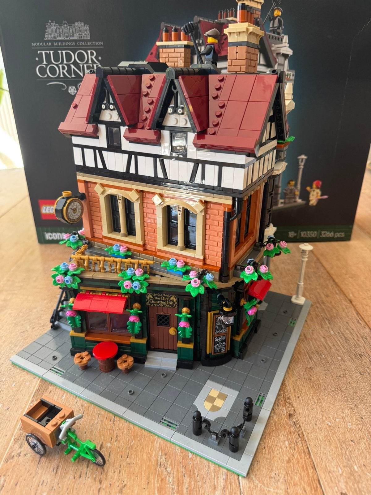 LEGO Icons 10350 Tudor Hoekpand / Corner (zo goed als nieuw), Lego, Ophalen of Verzenden, Zo goed als nieuw, Compleet
