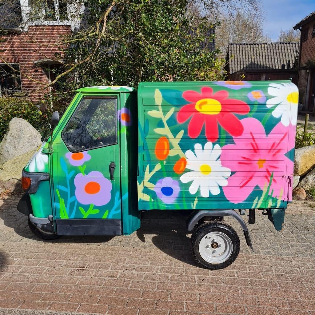 Piaggio Ape 50 met bloemen - leuk als foodtruck!, Ophalen
