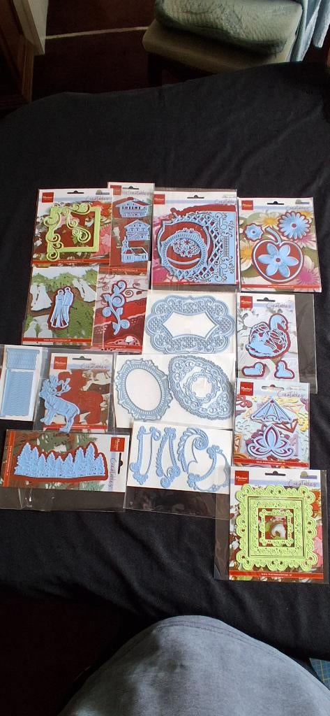 17 snijmallen van marianne design, Hobby en Vrije tijd, Ophalen of Verzenden, Zo goed als nieuw, Overige thema's, Pons of Mal