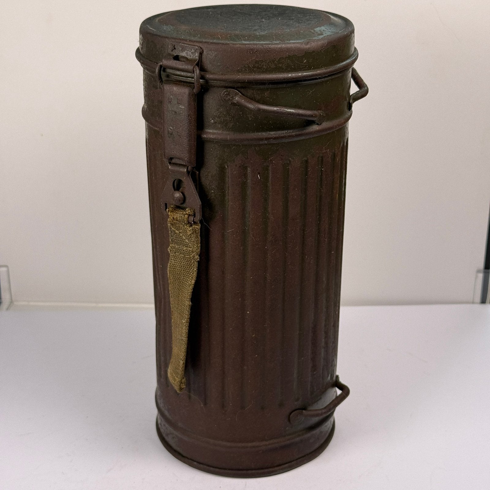 Duitse gasmasker bus wo2 met regiment nummer, Ophalen of Verzenden, Duitsland