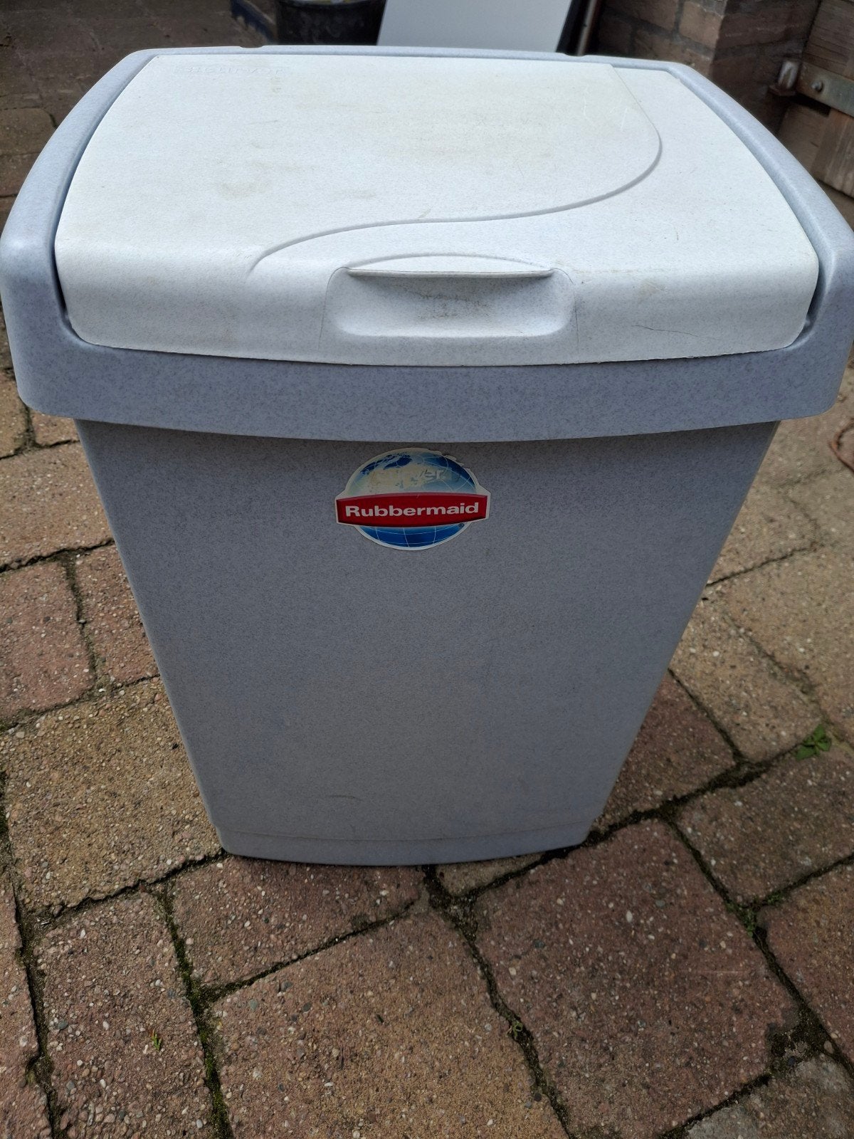 Rubbermaid afvalbak met deksel - Grijs, Ophalen, 50 – 75, Kunststof, Gebruikt