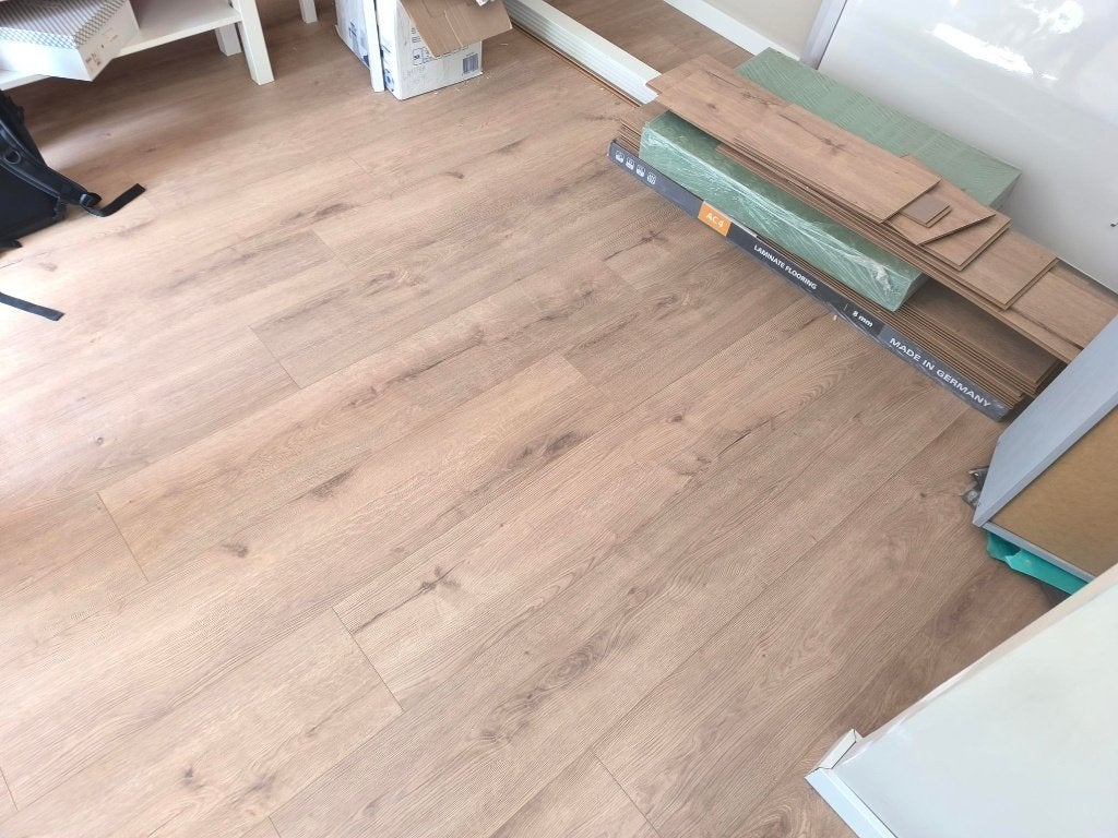 Laminaat vloer inclusief leggen Alkmaar | Gratis offerte, Huis en Inrichting, Stoffering | Vloerbedekking, Ophalen, Nieuw, 75 m² of meer
