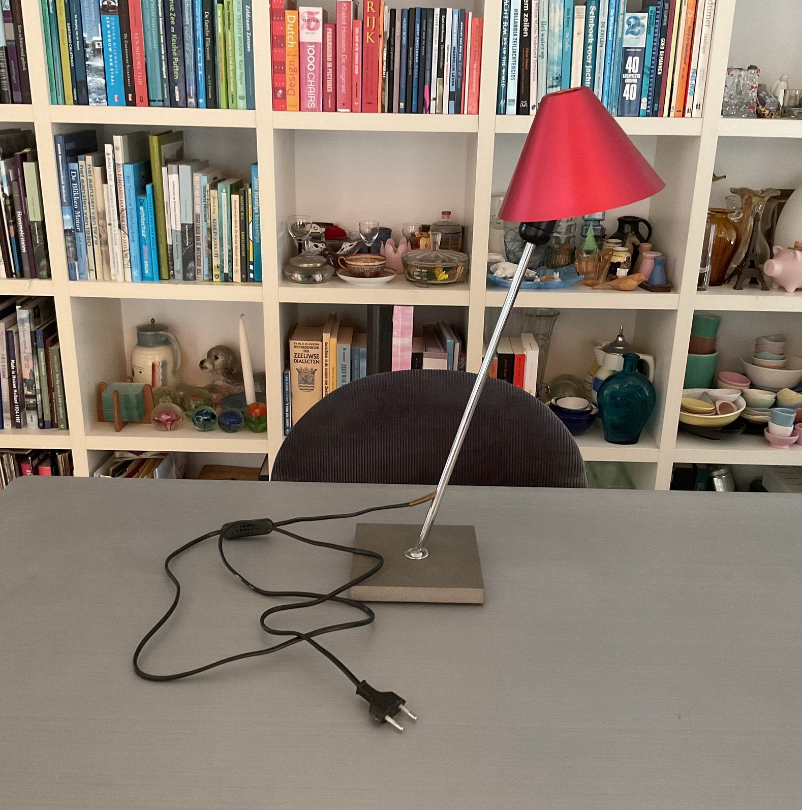 Gira Mobles 114 Barcelona tafel lamp met rode metallic kap, Bureaulamp, Gebruikt, Overige merken, Ophalen of Verzenden