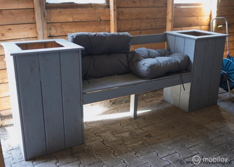 Online Veiling: Houten tuinbank incl. kussens