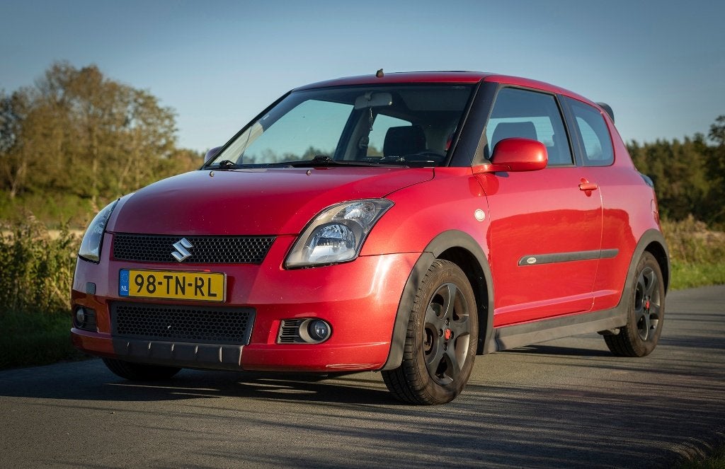 Suzuki Swift 1.3 2005 | APK 05-2027 | Pioneer CarPlay/DAB, 31 €/maand, Swift, Origineel Nederlands, Handgeschakeld