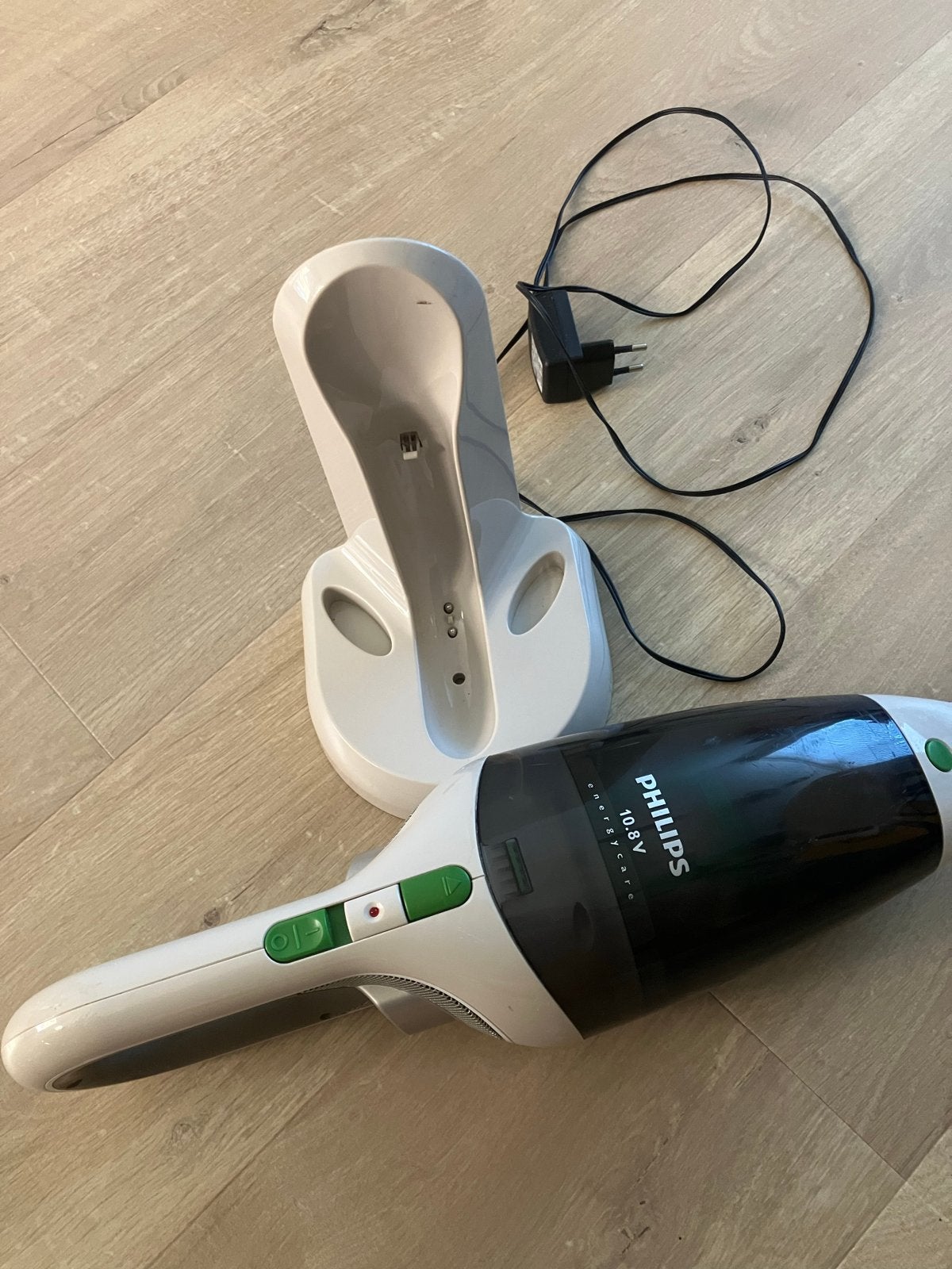 Philips Kruimeldief 10.8V EnergyCare met Oplaadstation, Gebruikt, Draadloos, Ophalen of Verzenden, Reservoir