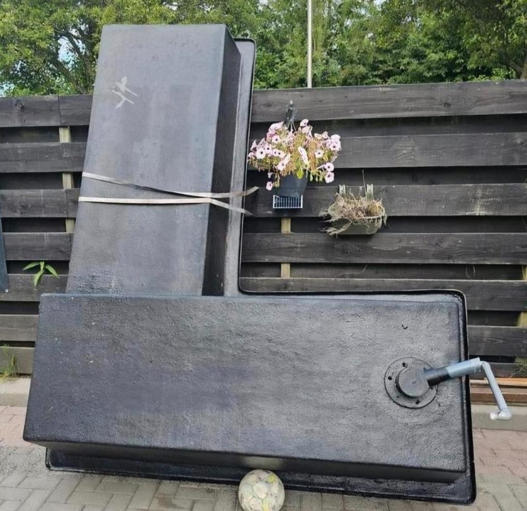 Vijverbak  van  €250.00 NU 175.00, Ophalen, Gebruikt