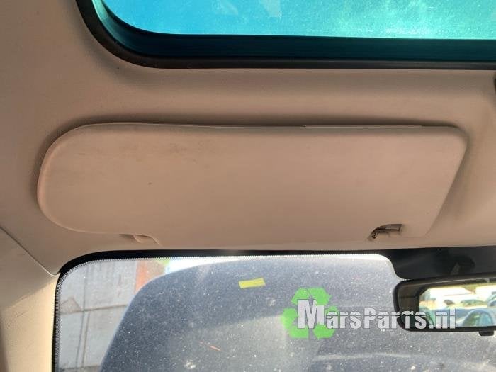 Zonneklep van een Landrover Freelander