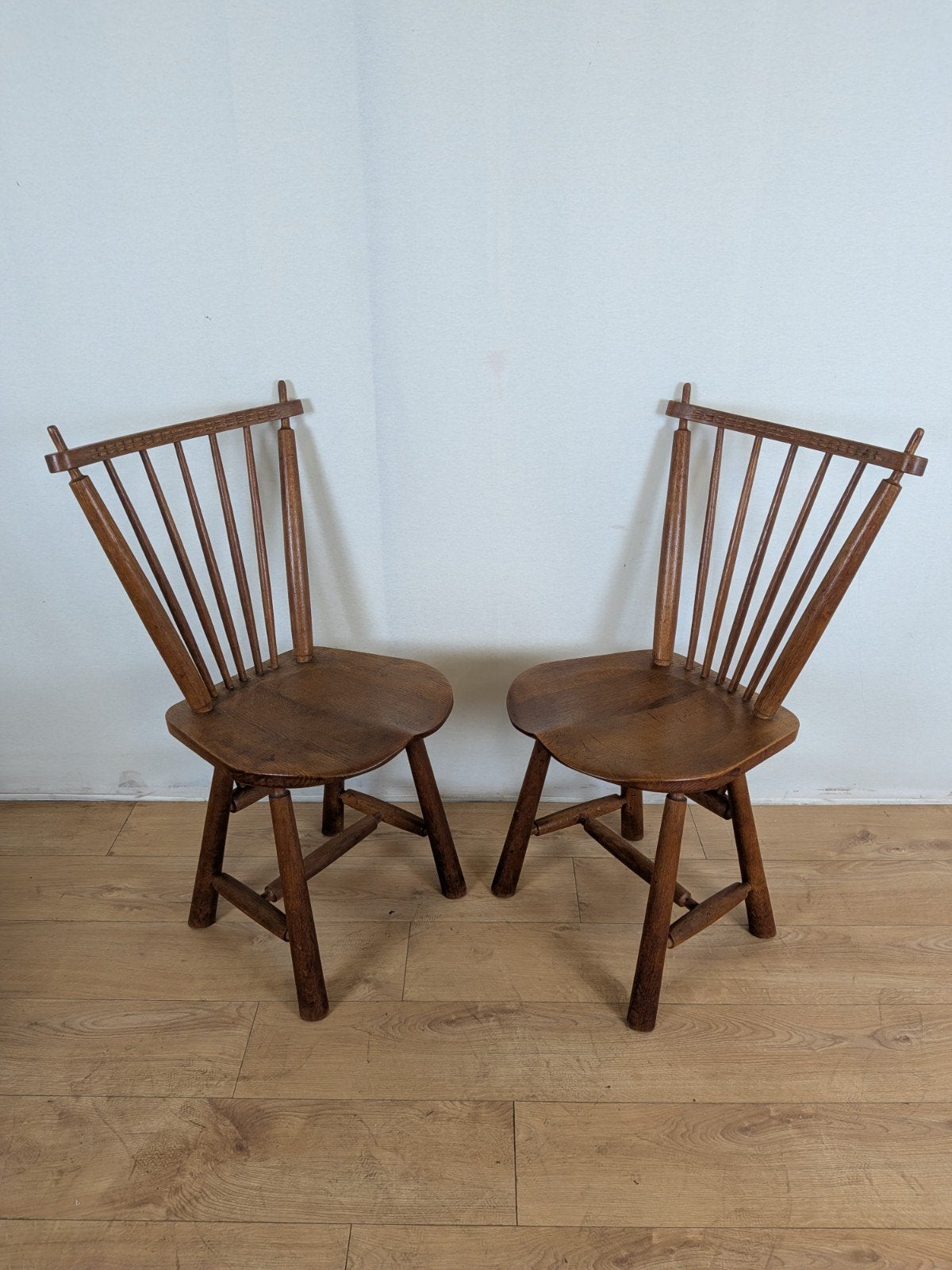 Set van 2 Vintage Houten Windsor Stoelen – Spijlenrug, Antiek en Kunst, Ophalen of Verzenden