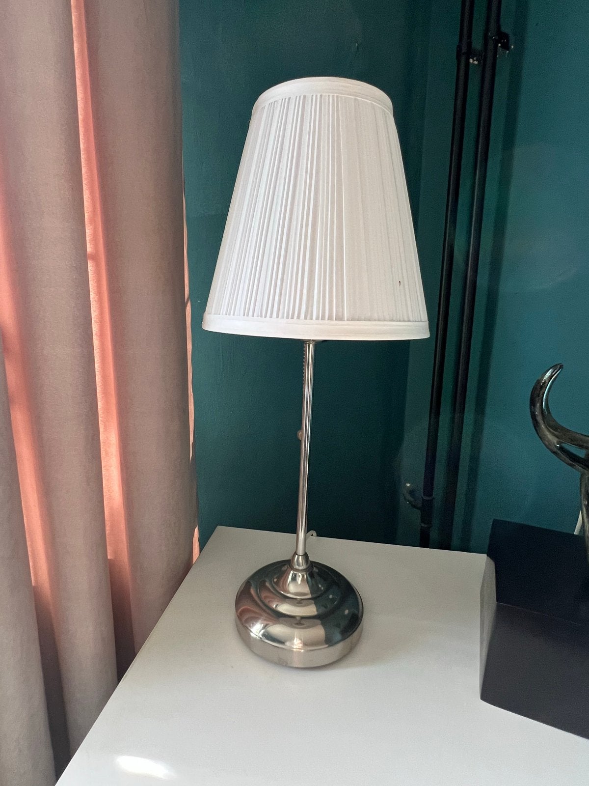 IKEA Tafellamp met Witte Kap - Zo Goed als Nieuw, Ophalen, E14 (klein), Wit, Met kap