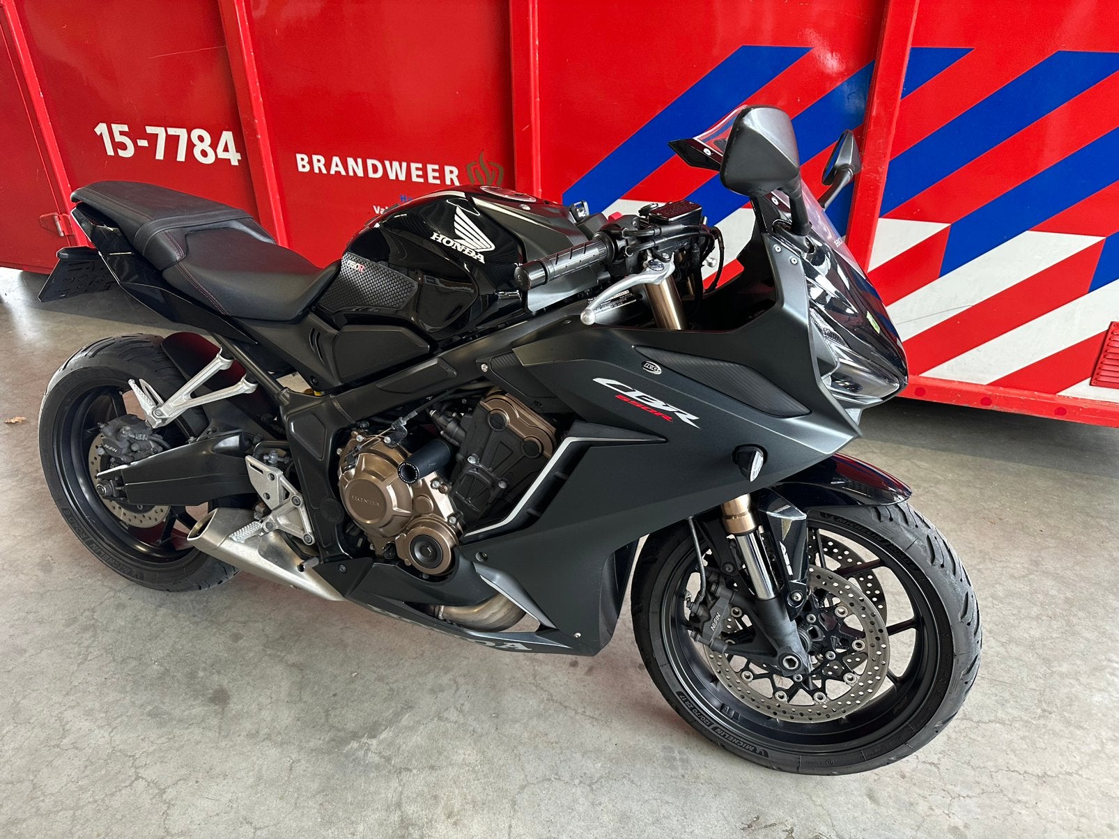 Unieke zwarte Honda CBR 650R bouwjaar 2022, LED Verlichting, 4 cilinders, 649 cc, Gebruikt