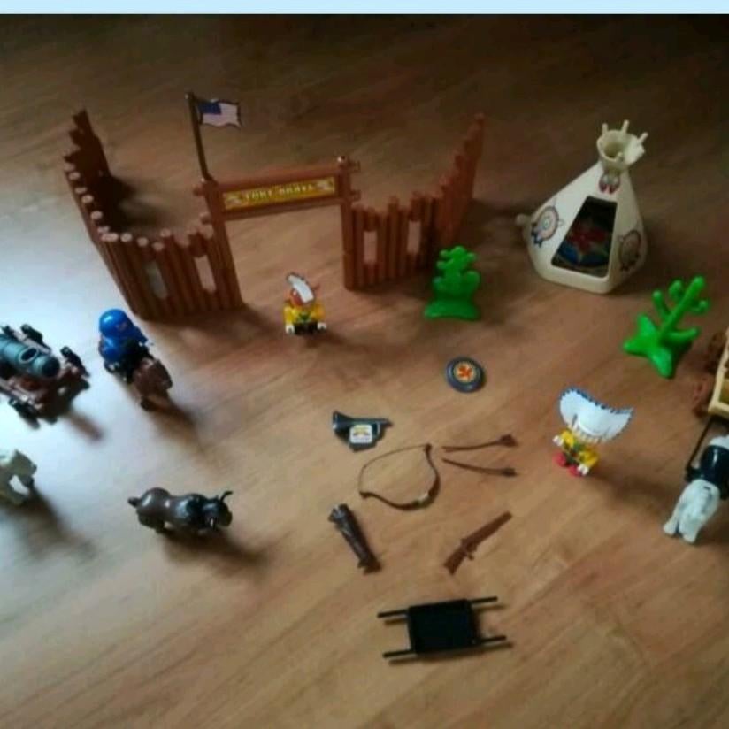 Indianendorpje / fort met o.a. een wigwam, indiaantjes, paar, Ophalen of Verzenden, Zo goed als nieuw