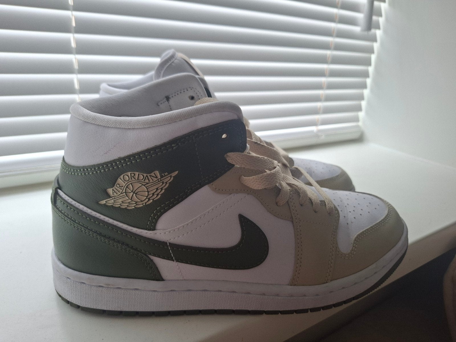Nike Air Jordan 1 Mid SE Craft - Olijfgroen/Wit/Beige, Nike, Ophalen of Verzenden, Groen, Sneakers of Gympen