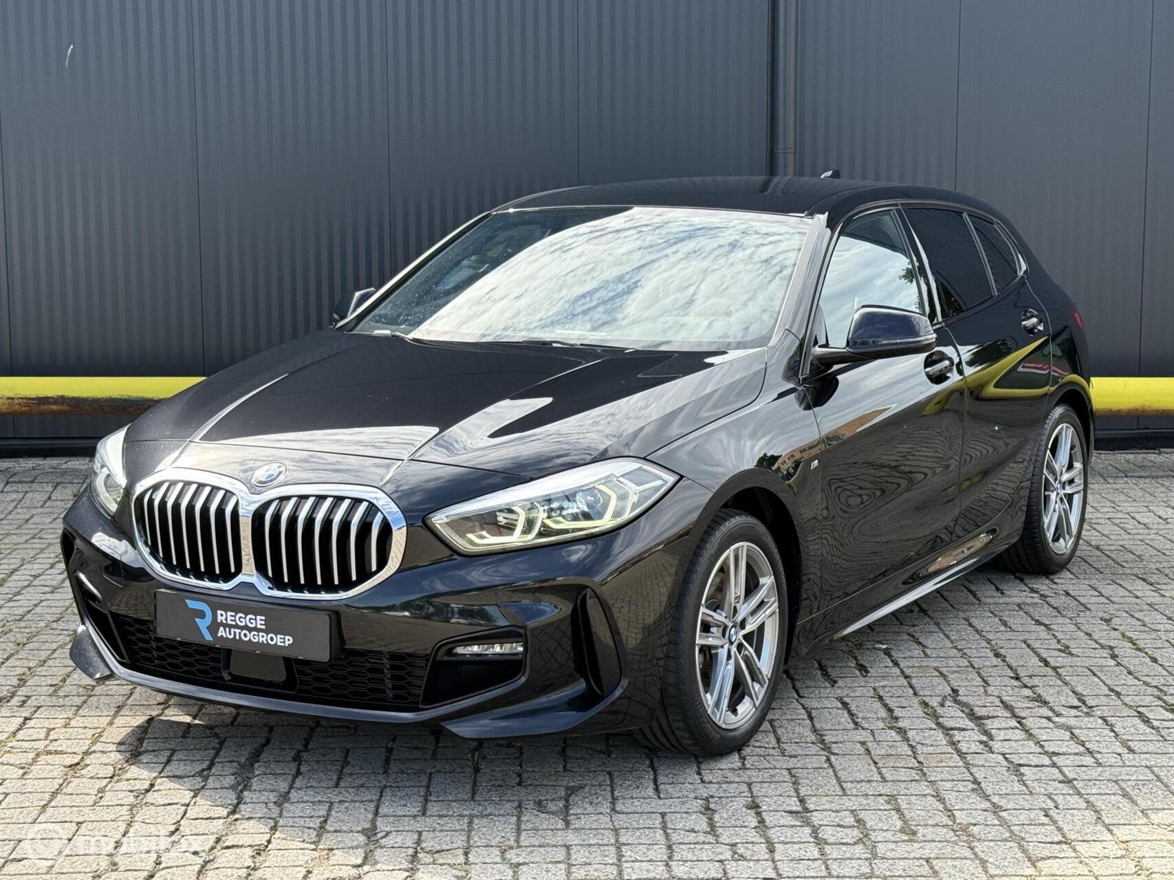 BMW 1-serie 118i EDE Corporate Lease M Sport, Auto's, BMW, Gebruikt, 4 cilinders, Zwart, Leder