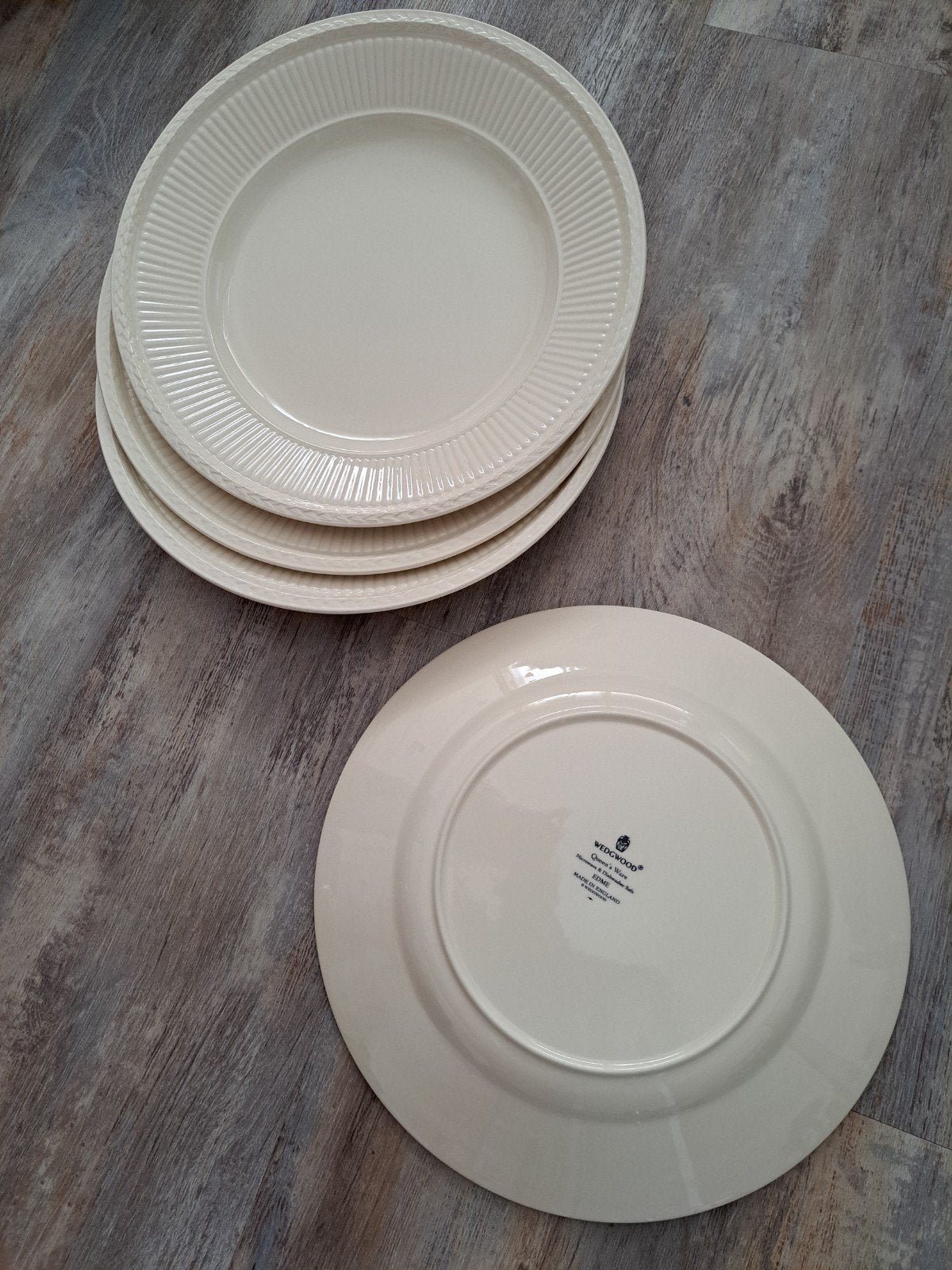 4 borden (17 cm), Wedgewood Edme, in prima staat voor €35, Ophalen of Verzenden, Zo goed als nieuw, Aardewerk, Bord(en)