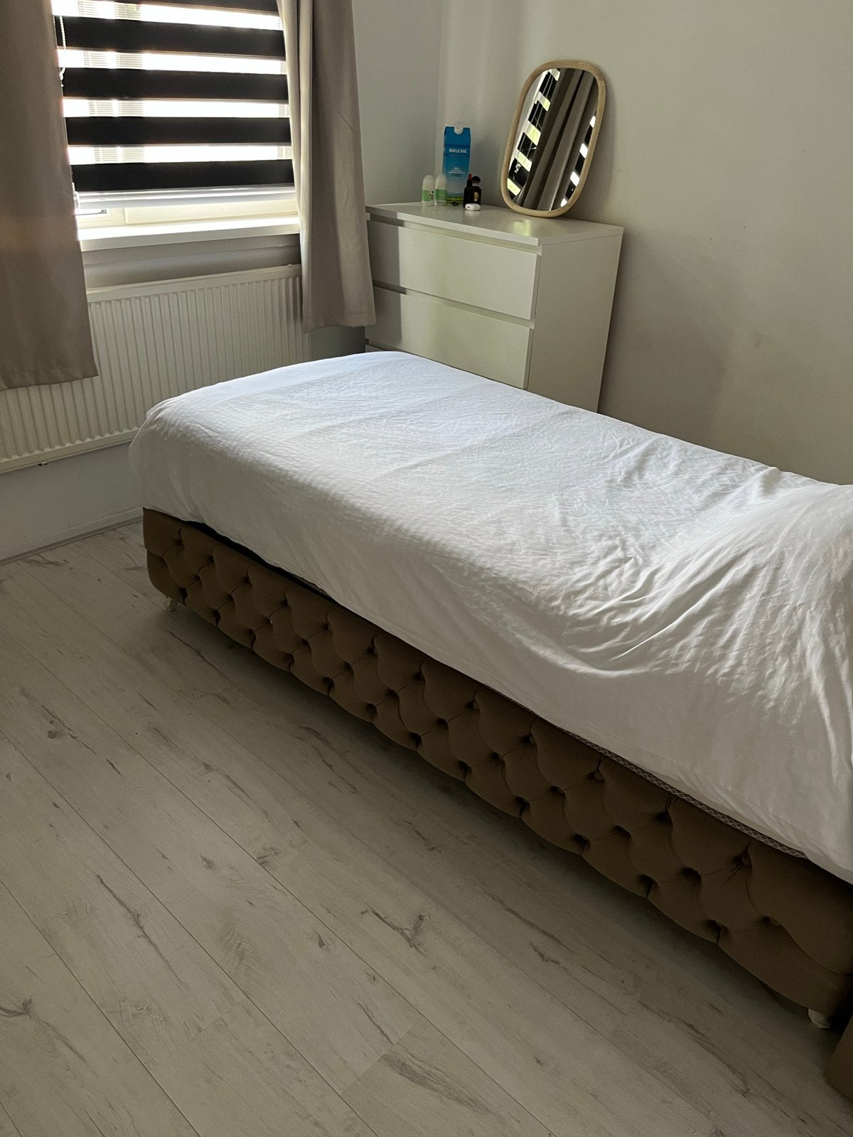 Eenpersoons boxspringbed met gestoffeerd hoofdbord, Huis en Inrichting, Slaapkamer | Bedden, Ophalen, Gebruikt, 90 cm, Eenpersoons