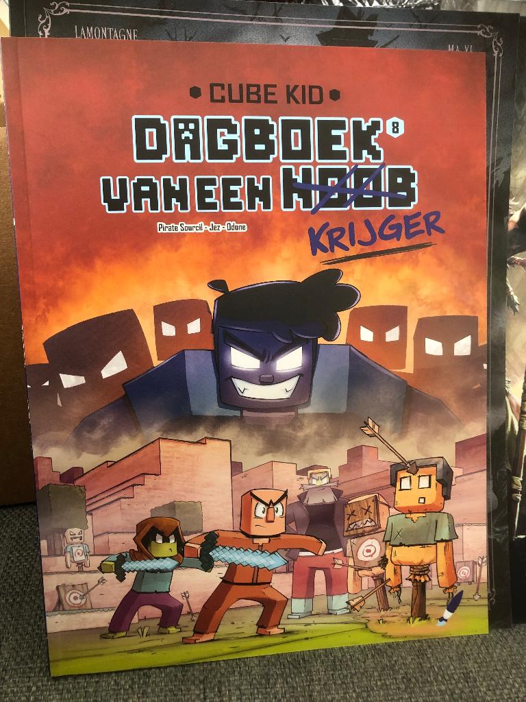 dagboek van een noob krijger deel 8 g11, Eén stripboek, Ophalen of Verzenden, Zo goed als nieuw