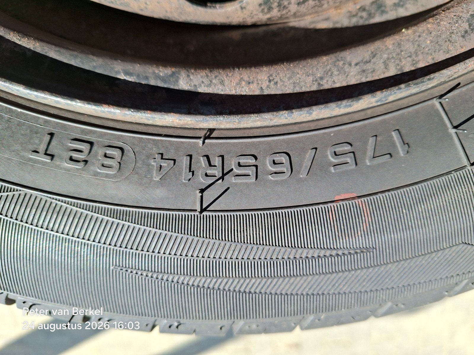 zwarte stalen velgen met zomerbanden 175/65R14, 5mm profiel, Ophalen, 14 inch, Gebruikt, 175 mm