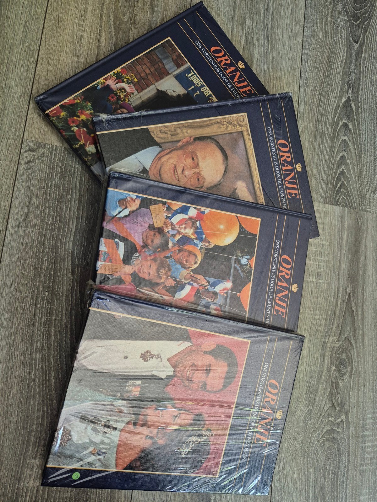Oranje: Ons Vorstenhuis door de Eeuwen Heen - Complete Set, Ophalen of Verzenden, Nieuw, Nederland, Tijdschrift of Boek