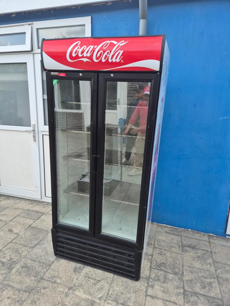 Coca-Cola Koelkast met Dubbele Deur - Gebruikt, 200 liter of meer, 60 cm of meer, Zonder vriesvak, Gebruikt