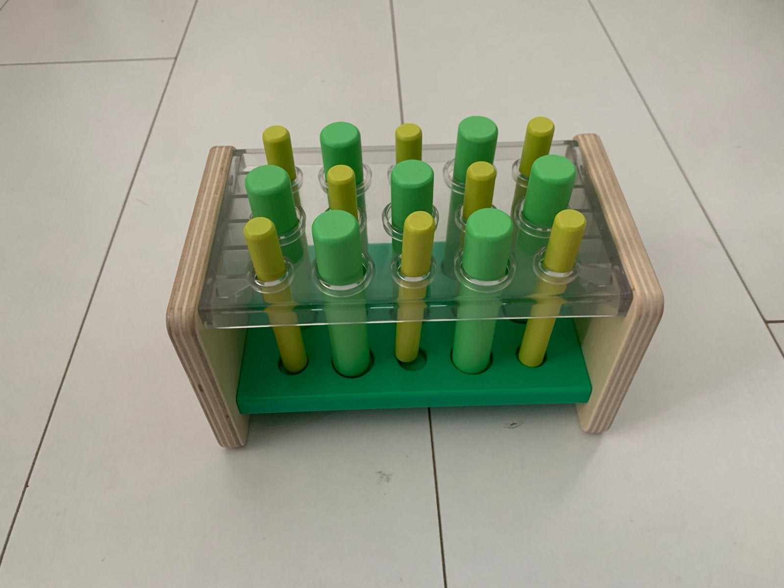 Lovevery Houten sorteerspel met gekleurde staafjes, Kinderen en Baby's, Verzenden, Gebruikt, Knutselen