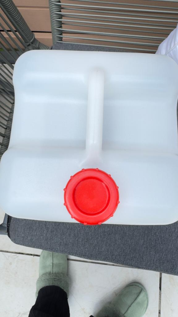 Witte jerrycan met rode dop, Ophalen of Verzenden, Gebruikt