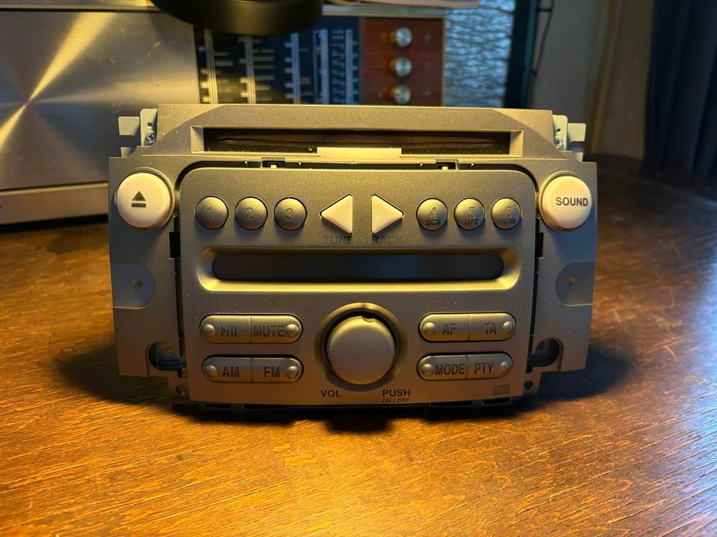 Radio-CD speler Daihatsu Sirion 2 (Clarion PD-2717Y-B), Auto diversen, Ophalen, Gebruikt